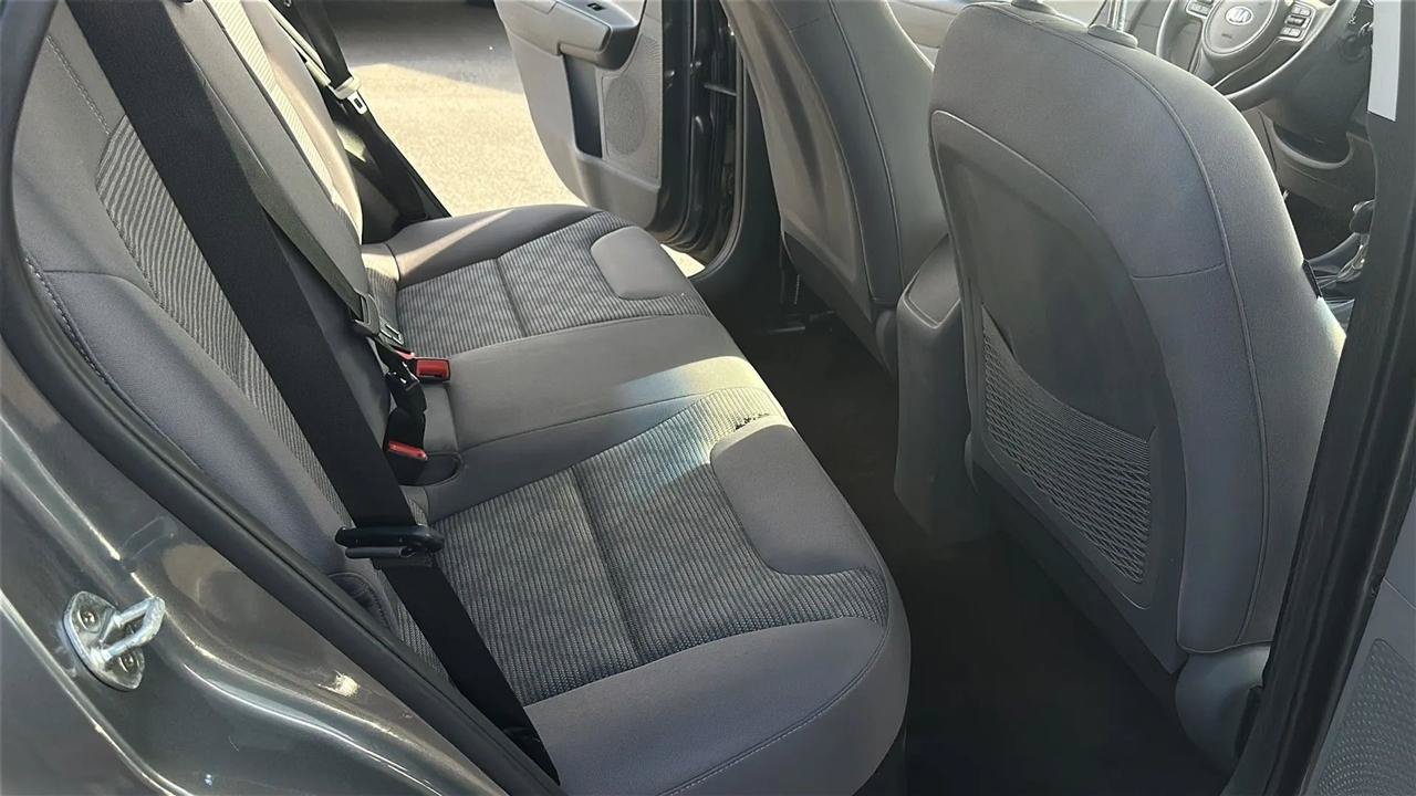 Used 2018 Kia Niro LX FWD image 28