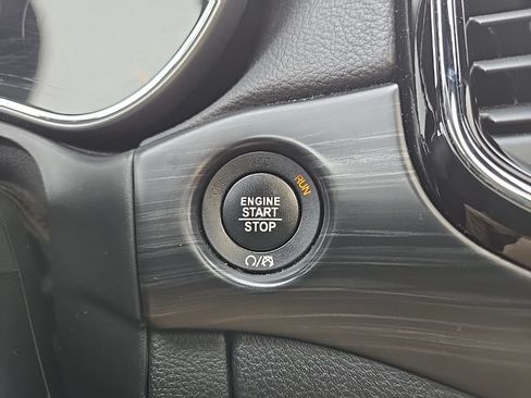 Used 2019 Jeep Grand Cherokee Altitude AWD/4WD image 29