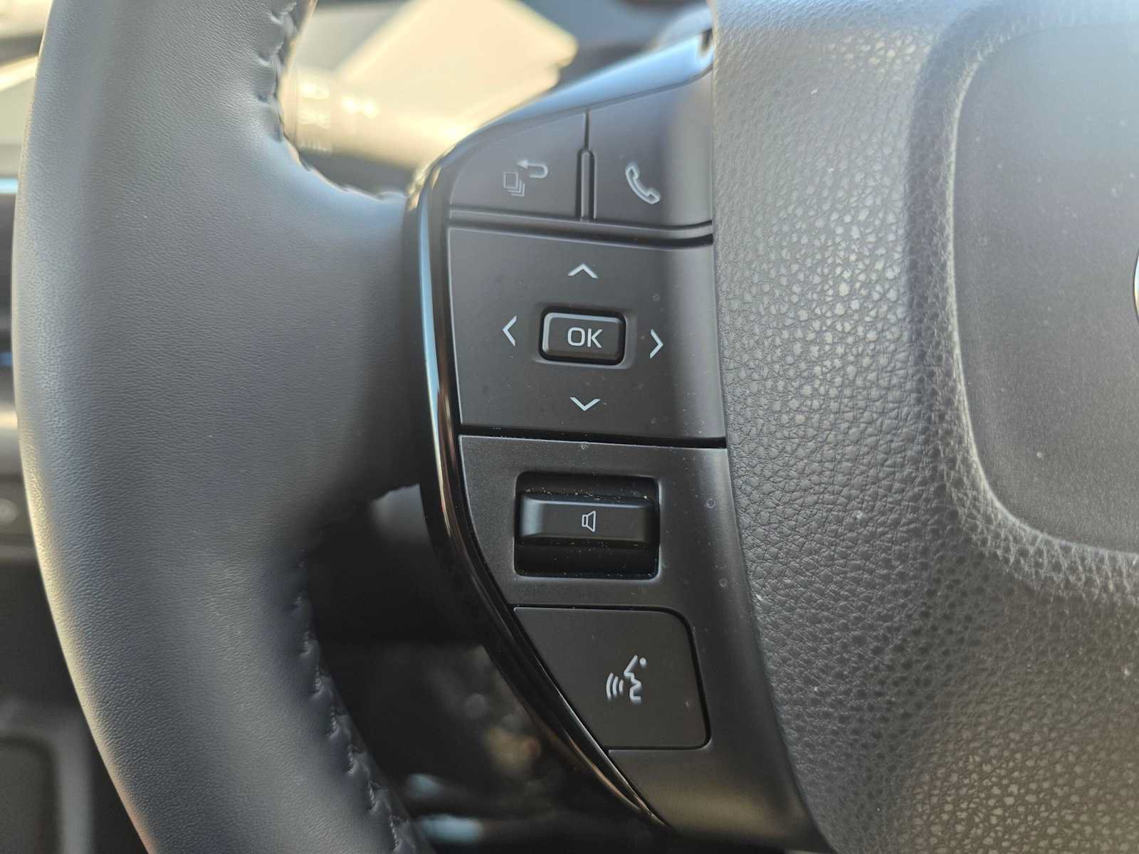 Used 2026 Toyota Prius XLE AWD/4WD image 31