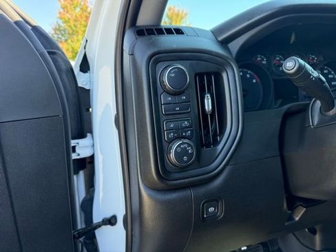 Used 2024 Chevrolet Silverado 2500 Custom w/ Custom Value Package image 31