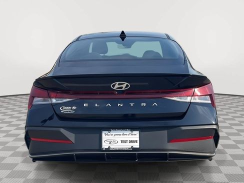Used 2025 Hyundai Elantra Sport FWD image 7