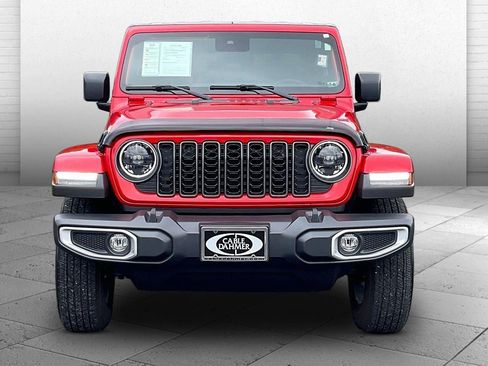 Used 2024 Jeep Gladiator Sport AWD/4WD image 2
