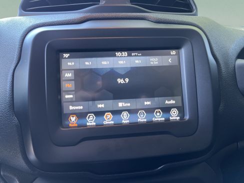 Used 2018 Jeep Renegade Latitude FWD image 18