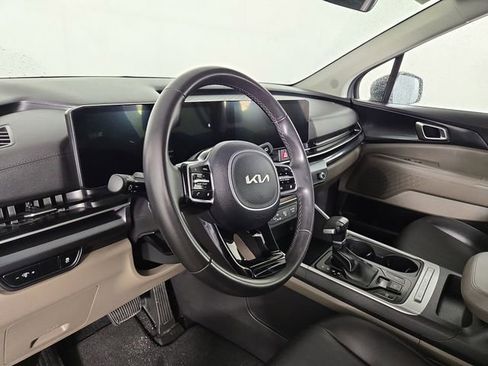 Used 2025 Kia Carnival image 14