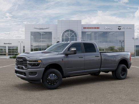 New 2026 RAM 3500 Laramie AWD/4WD image 30
