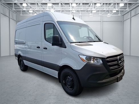 New 2025 Mercedes-Benz Sprinter 2500 image 2