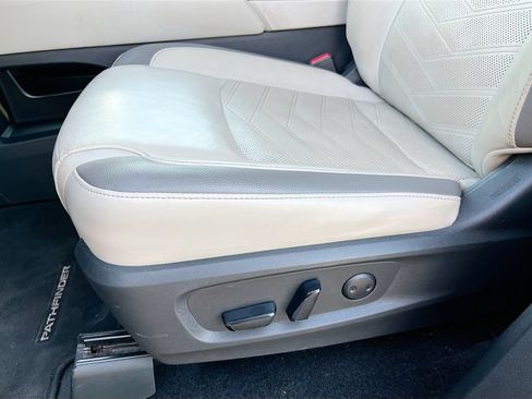 Used 2022 Nissan Pathfinder Platinum w/ Lighting Package (N93) FWD image 19
