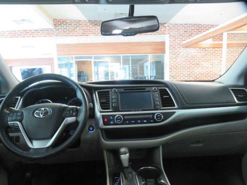 Used 2016 Toyota Highlander XLE FWD image 53