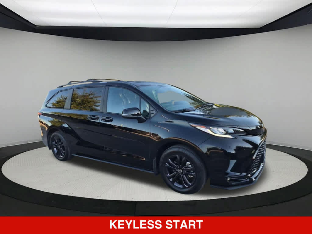 Used 2025 Toyota Sienna XSE w/ XSE Premium Package AWD/4WD image 9