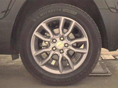 Used 2023 GMC Terrain SLT AWD/4WD image 6