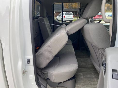 Used 2017 Nissan Frontier SV image 38