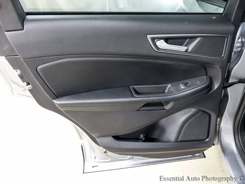 Used 2020 Ford Edge SE FWD image 18