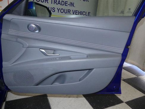 Used 2021 Hyundai Elantra SEL w/ Convenience Package image 23