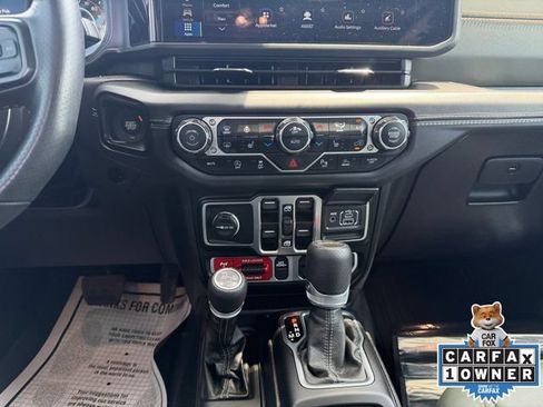 Used 2025 Jeep Gladiator Mojave AWD/4WD image 3