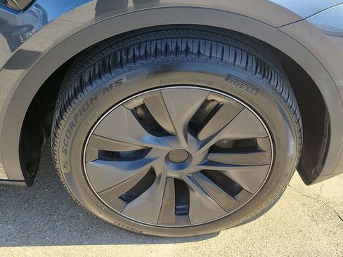 Used 2025 Tesla Model Y Long Range image 33