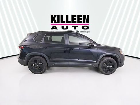 New 2025 Volkswagen Taos SE image 8