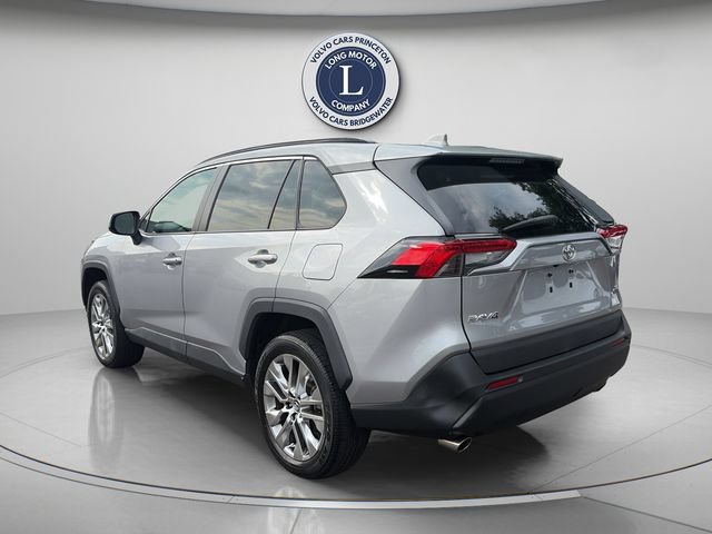 Used 2020 Toyota RAV4 XLE Premium FWD image 5