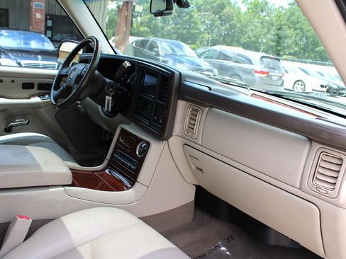 Used 2006 Cadillac Escalade EXT image 25
