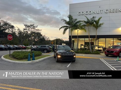 Used 2021 Jeep Compass Latitude image 1