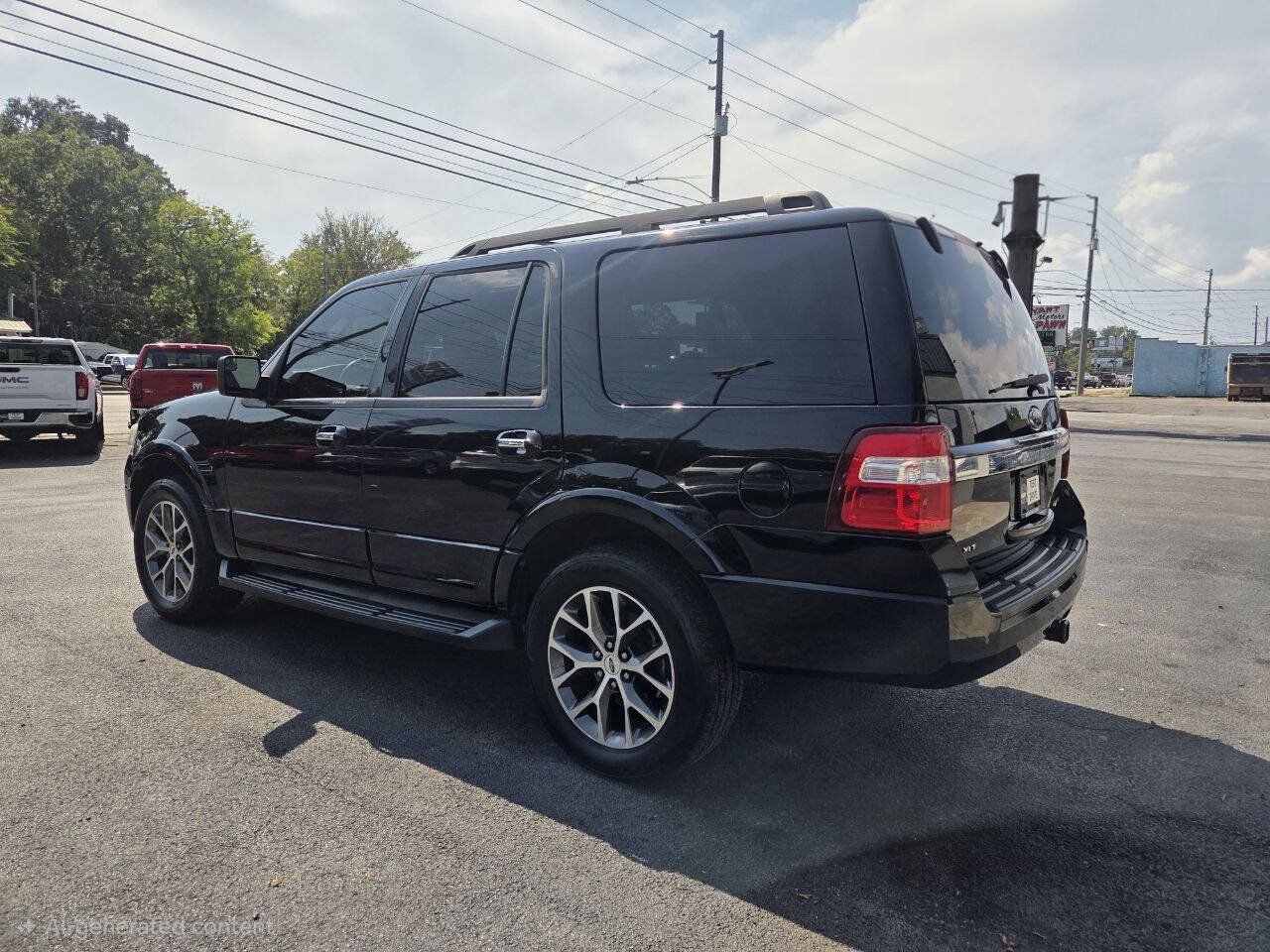 Used 2017 Ford Expedition XLT w/ Equipment Group 202A RWD image 4