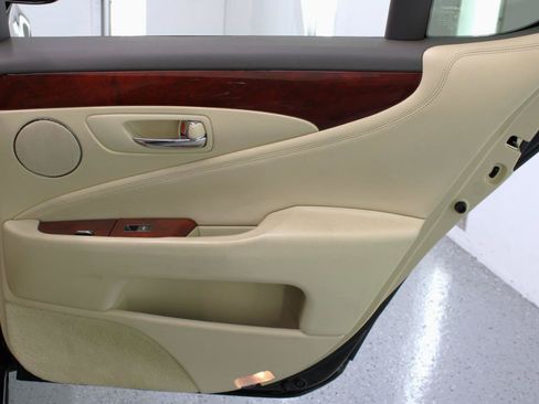 Used 2012 Lexus LS 460 w/ Comfort Pkg RWD image 45