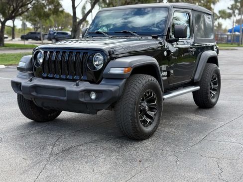Used 2018 Jeep Wrangler Sport AWD/4WD image 2