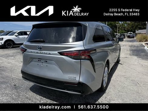 Used 2021 Toyota Sienna Limited FWD image 3