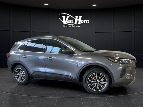New 2025 Ford Escape SE w/ PHEV Premium Package FWD image 40