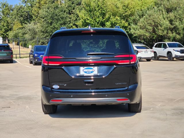 Used 2025 Chrysler Pacifica Limited FWD image 6