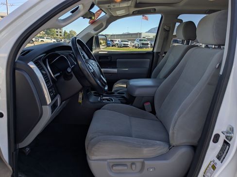 Used 2018 Toyota Sequoia SR5 w/ Carpet Cargo Mat Package AWD/4WD image 24