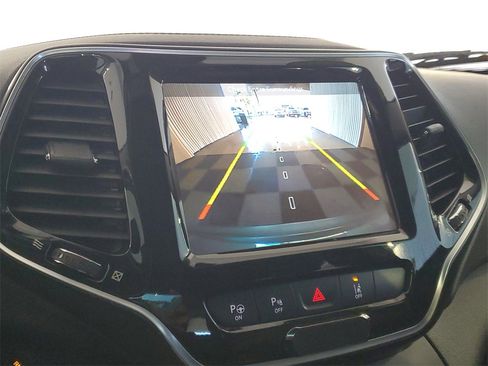 Used 2019 Jeep Cherokee Limited w/ Luxury Group image 25