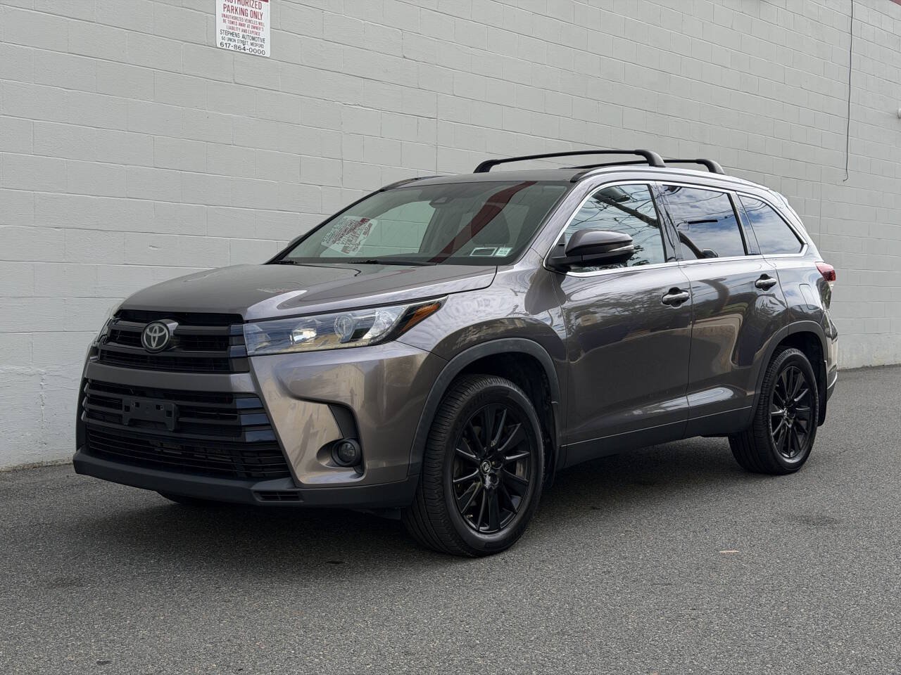 Used 2019 Toyota Highlander SE AWD/4WD image 2