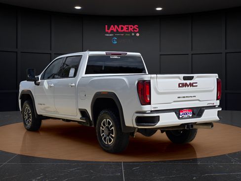 Used 2023 GMC Sierra 2500 AT4 AWD/4WD image 2