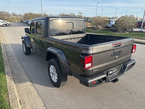 Used 2023 Jeep Gladiator Sport image 4