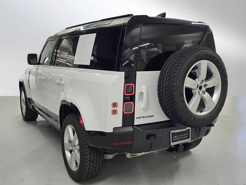 New 2026 Land Rover Defender 110 X-Dynamic SE image 3