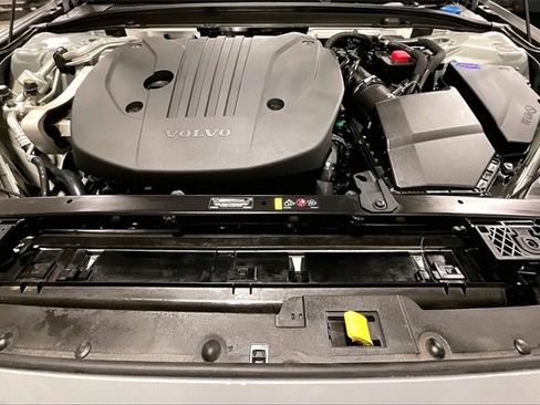 Certified 2025 Volvo V60 B5 Cross Country Plus image 10