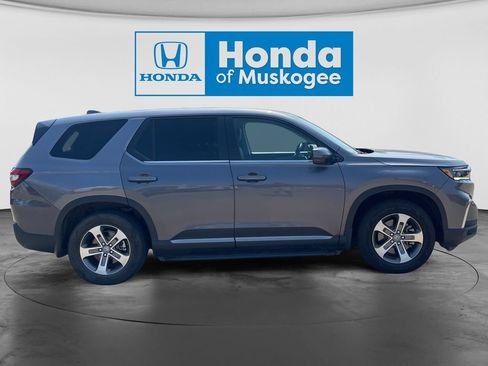 Used 2025 Honda Pilot EX-L image 4