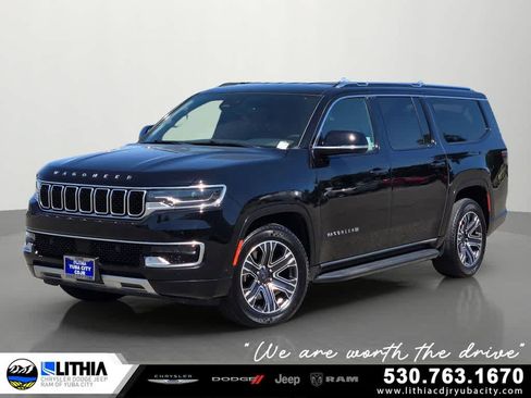 Used 2024 Jeep Wagoneer L Series II w/ Flexible Seating Group AWD/4WD image 1