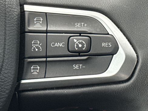 Used 2024 Chevrolet Trax RS FWD image 20