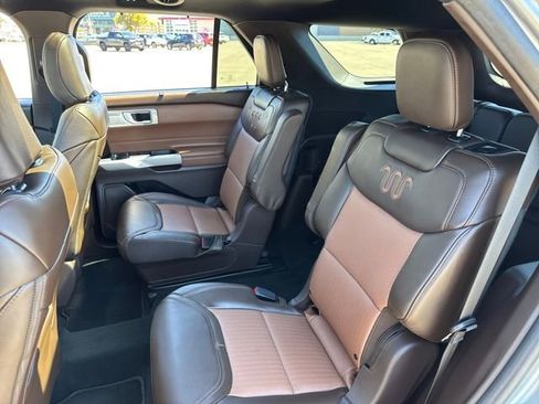 Used 2022 Ford Explorer King Ranch w/ Premium Technology Package image 19