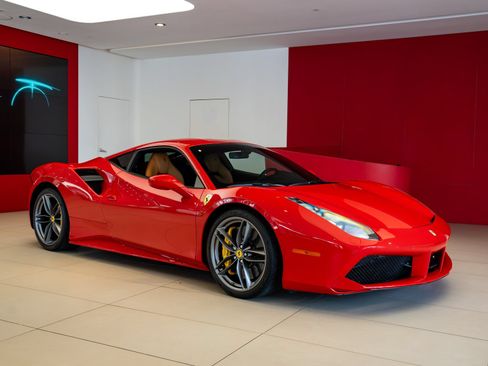 Certified 2017 Ferrari 488 GTB RWD image 1