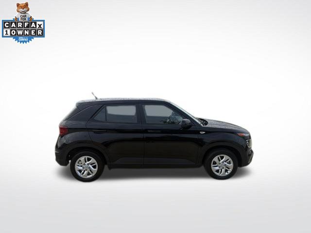 Used 2026 Hyundai Venue SE FWD image 2