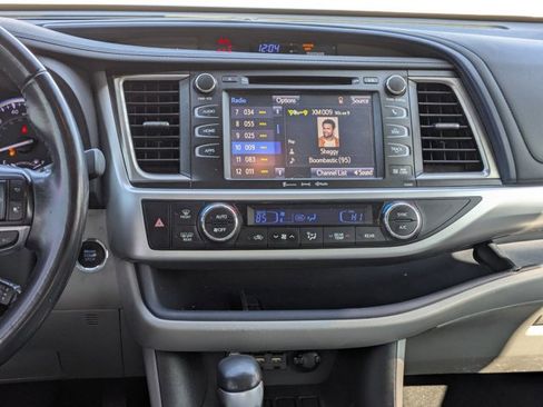 Used 2019 Toyota Highlander XLE image 13