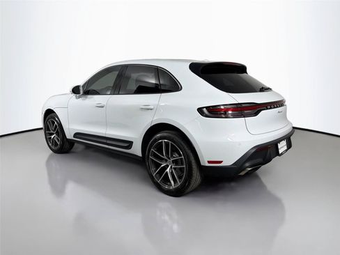 Certified 2026 Porsche Macan AWD/4WD image 3