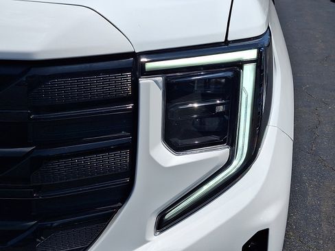 Used 2026 GMC Sierra 1500 Elevation image 9