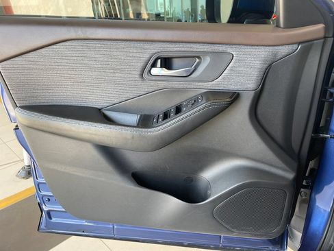 Certified 2023 Nissan Rogue SV FWD image 8