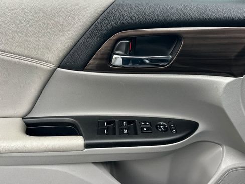 Used 2016 Honda Accord EX image 12