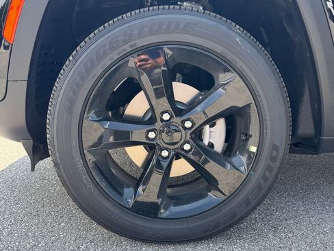 New 2025 Jeep Grand Cherokee 4WD image 10