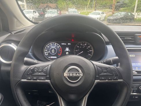 Used 2025 Nissan Versa SV FWD image 27