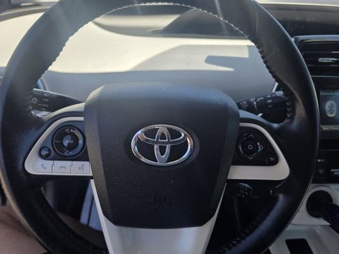 Used 2016 Toyota Prius Four FWD image 8